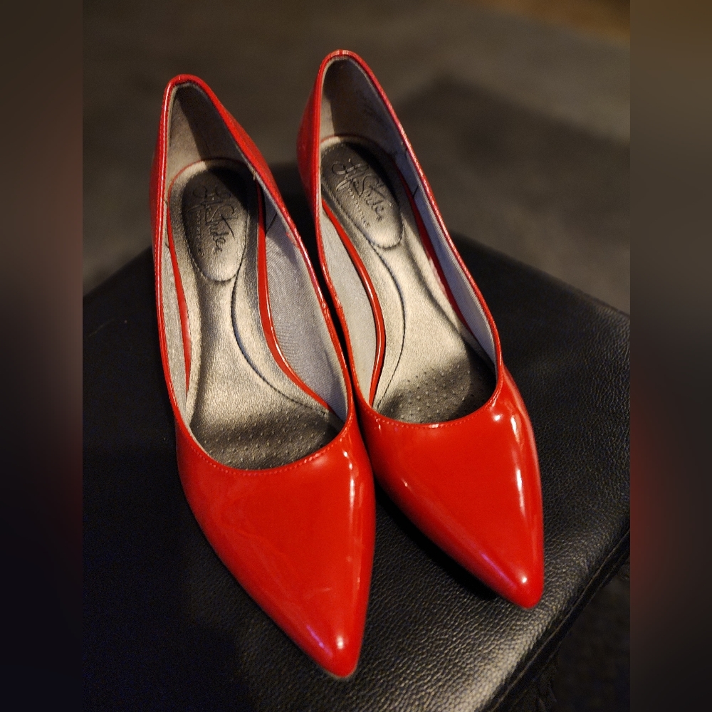 Lifestride red cushioned heels